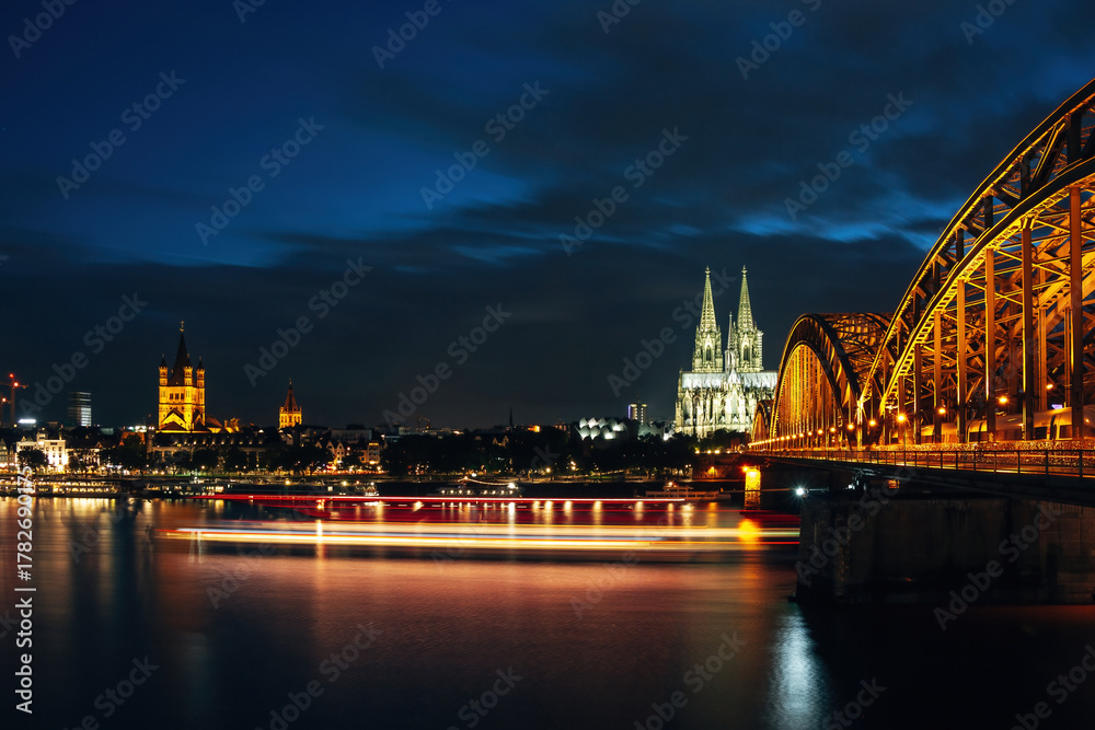Obraz premium Cologne Cathedral at Night