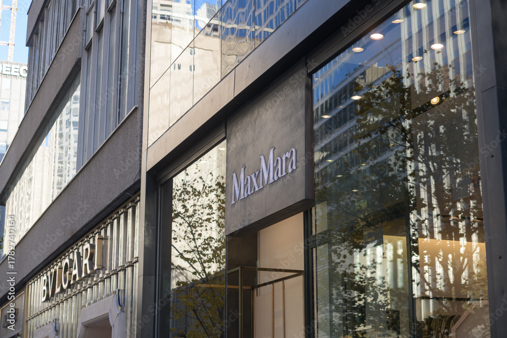 Obraz premium exterior of Max Mara 151 Bloor W and BVLGARI 131 Bloor St W, Toronto