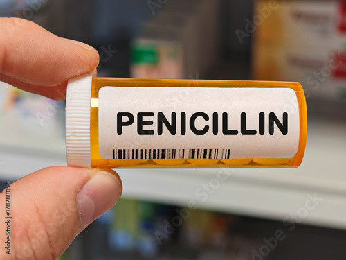 Fotografie Box of PENICILLIN tablets on a hospital pharmacy table used to treat bacterial infections a penicillin antibiotic