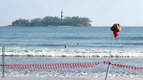 Olas salvajes con un sombrero 