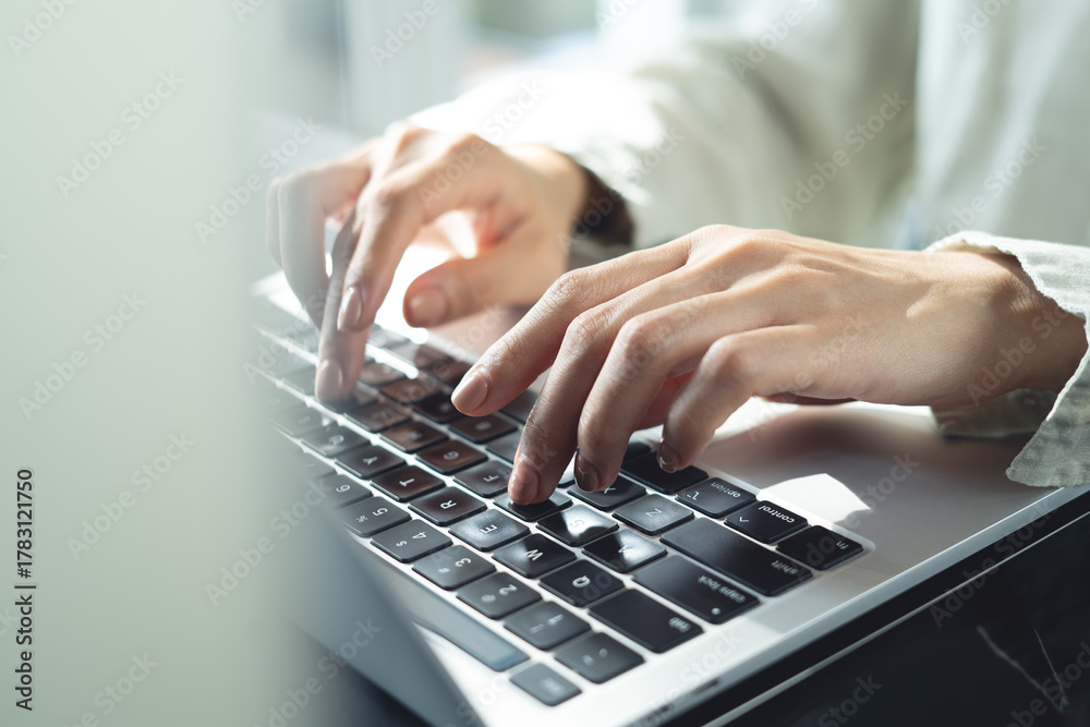 Εκτύπωση καμβά Close up of business woman hands typing on laptop computer and digital tablet, s