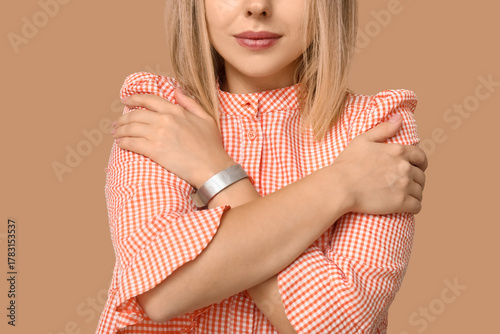 Young woman embracing herse...