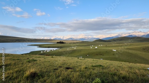 Fototapeta Naklejka Na Ścianę i Meble -  landscape with lake