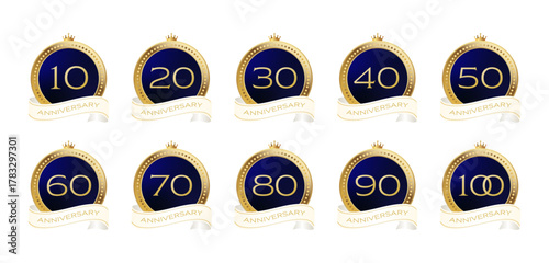 波打つ白のサテンリボンをあしらった周年記念メダルセット（群青色の背景にゴールドの縁取り・王冠と光沢の装飾入り／10周年〜100周年の節目を祝う上品なデザイン／企業・ブランド・イベント向けベクター素材）