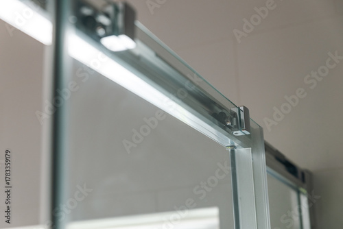 Quadro su tela Glass shower door hinges