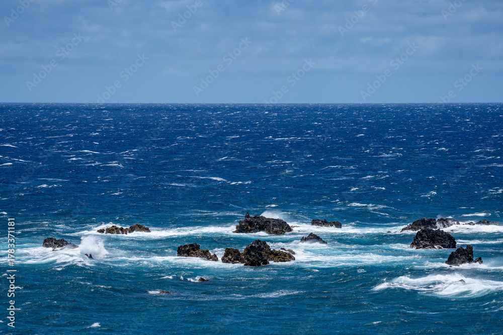 Obraz premium Scenic Point near Huialoha Church (1859). Hawaii Route 31 ( Pi'ilani Highway ), Papaloa, Maui, Hawaii. Kula Volcanics, Lava flows. Haleakalā, or the East Maui Volcano, is a shield volcano.