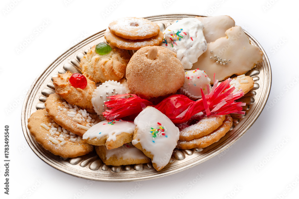 Obraz premium Vassoio di dolci tradizionali sardi, desserts italiani 