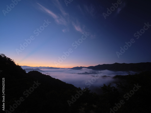 オレンジ色と青色のグラデーション