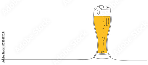 One-line drawing of a beer glass with foam. Single-line drawing of an alcoholic drink, vector illustration. Editable line art
