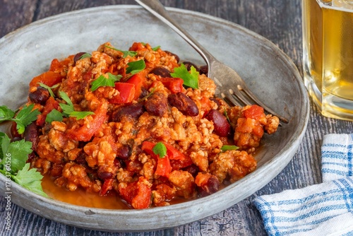 Εκτύπωση καμβά Minced chicken and kidney beans stew in tomato sauce