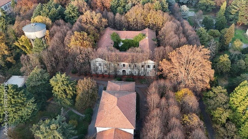 Foto Aerial View of the Abandoned Mombello Psychiatric Hospital in Limbiate, Italy