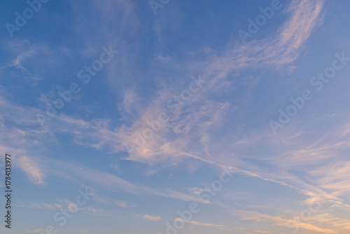 薄明かりの夕焼け