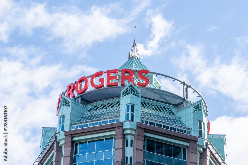 Fototapeta premiumToronto, ON, Canada - November 8, 2025: Rogers Building in Toronto, Ontario, Canada. The Rogers Building is part of the corporate campus of Canadian media conglomerate Rogers Communications.