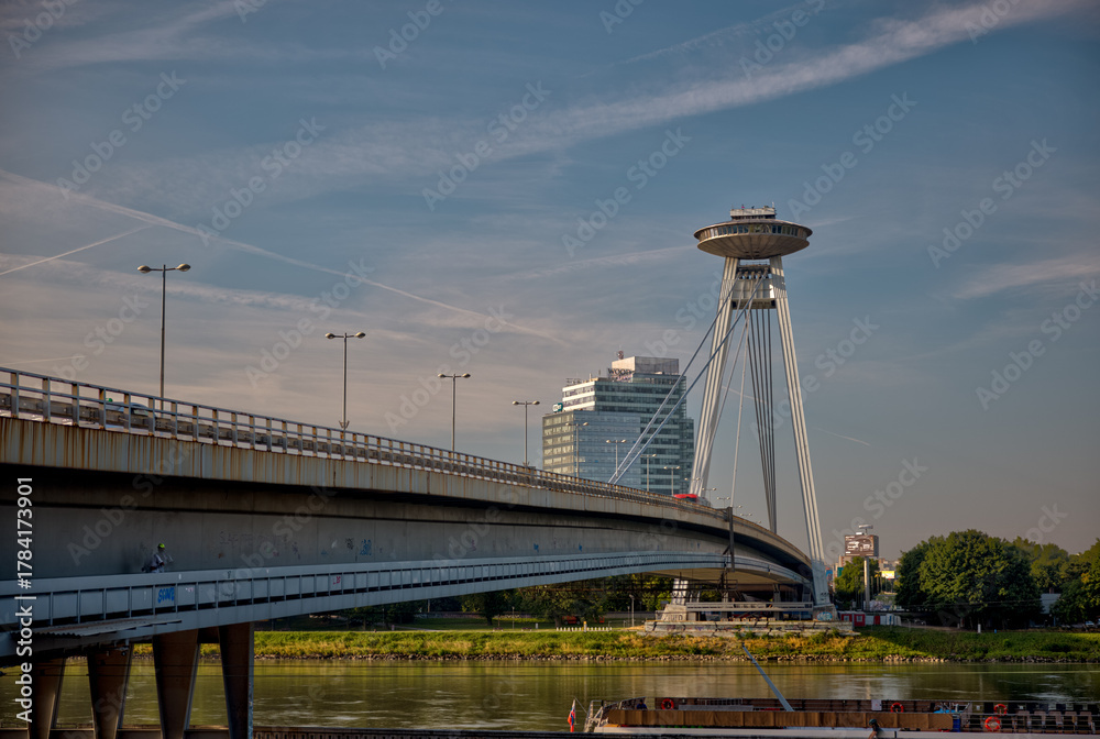 Φωτογραφία Bratislava, Slovakia – July 24, 2025: The UFO Observation Tower atop the SNP Bridge spans the Danube River under a bright morning sky