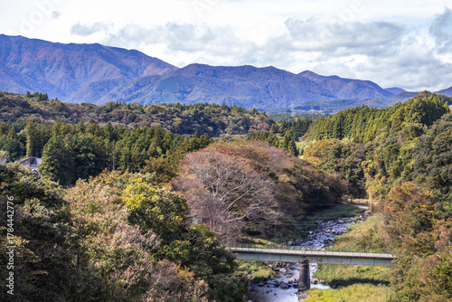 栃木県の那須大橋から見た紅葉の風景