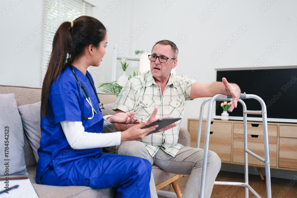 Obraz premium Female nurse visiting senior patient at home, caregiver consulting elderly man with walker in living room