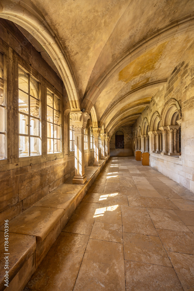 Naklejka premium Vezelay Basilica cloister hall with sun illuminating stone arches