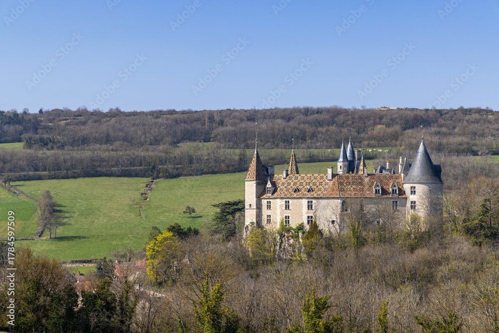 Fototapeta premium Chateau de La Rochepot standing on hill in Bourgogne