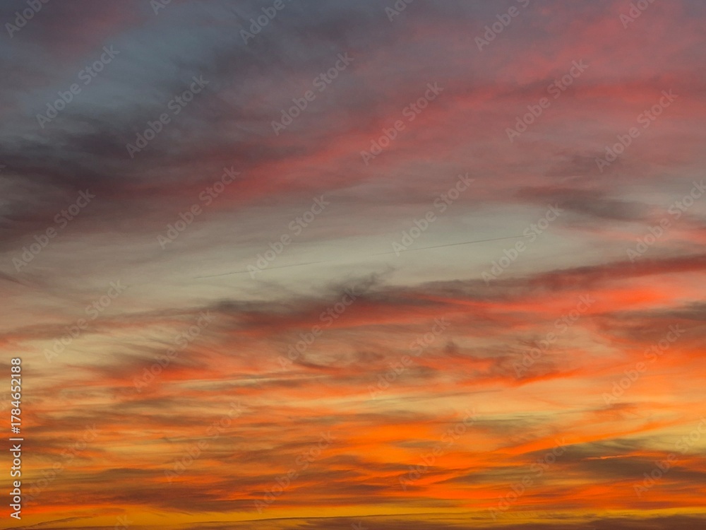 Fototapeta premium Cielos de atardecer en Octubre 2025