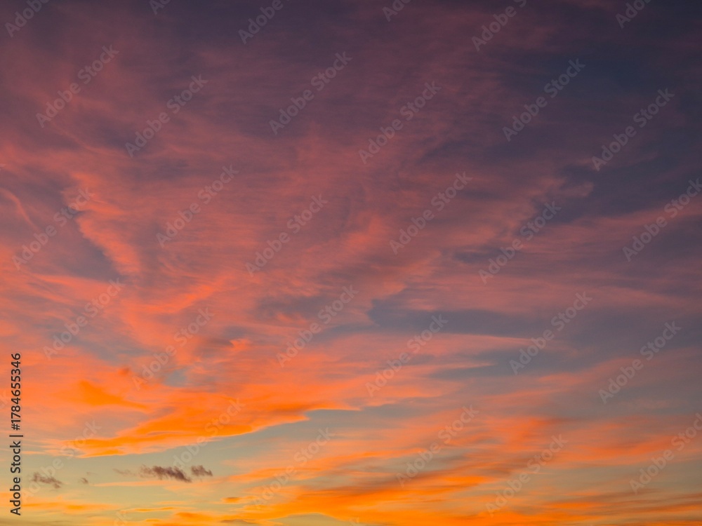 Obraz premium Cielos de atardecer en Noviembre 2025