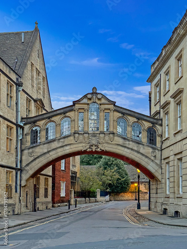 A beautifully crafted historic bridge connects two university buildings in Oxford
