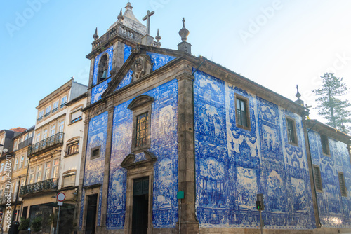 Tableau sur toile Chapel of Santa Catarina, also known as the Chapel of Souls in Porto, Portugal