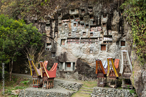 Konstfotografi sépultures en pays Toraja