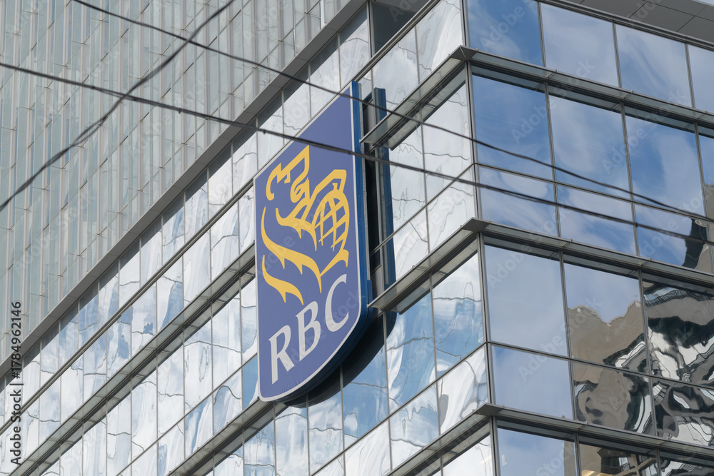 Obraz premium corporate logo sign of the Royal Bank of Canada at RBC WaterPark Place, a business centre, located at 88 Queens Quay W, Toronto