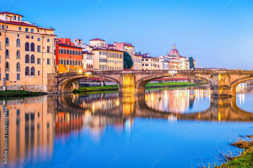 Obraz premium Florence, Italy on the Arno River 995