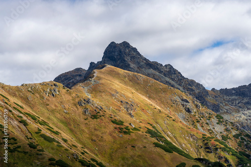 Fototapeta Naklejka Na Ścianę i Meble -  Autumn view of the Swinica peak. Tatra Mountains.
