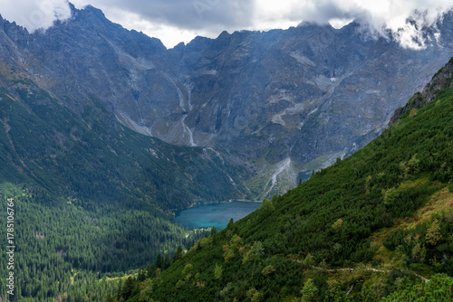 Fototapeta Naklejka Na Ścianę i Meble -  Autumn view of Morskie Oko surrounded by the mountain peaks of the High Tatras.