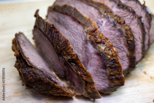 Εκτύπωση καμβά Close-up of delicious, tender sliced roast beef on a wooden cutting board