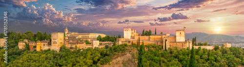 La Alhambra: Magia del Crepúsculo