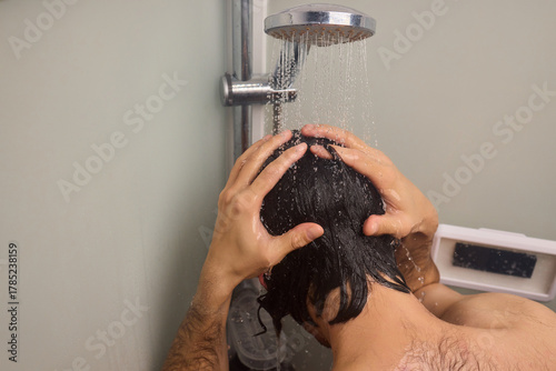 Foto Close view of man washing hair thoroughly, Man under shower rinses hair closely