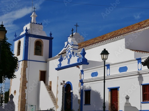 Kirche in Alvor an der Algarve mit alten Figuren
