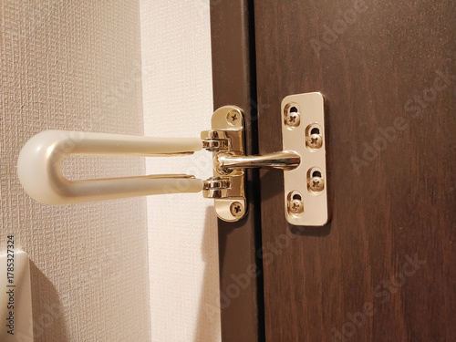 ドアのU字ロック