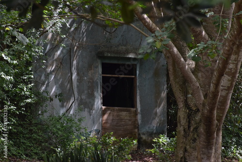 Edificio abandonado en el parque nacional Julio Enrique Monagas