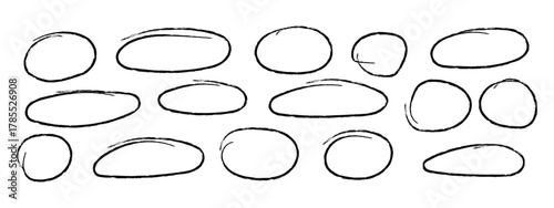 Hand drawn black pen highlight round oval frame icon set vector. Highlight important details symbol. vector illustration.