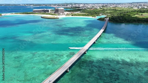 宮古島の伊良部大橋をドローン空撮｜エメラルドグリーンの海と青空｜晴天