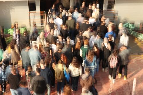 Kalabalık İnsan Grubu – Crowd of People Moving Together