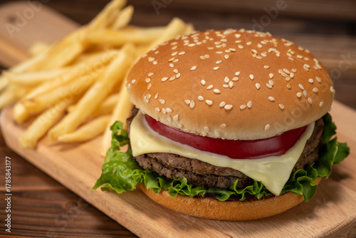 ハンバーガーとフライドポテト