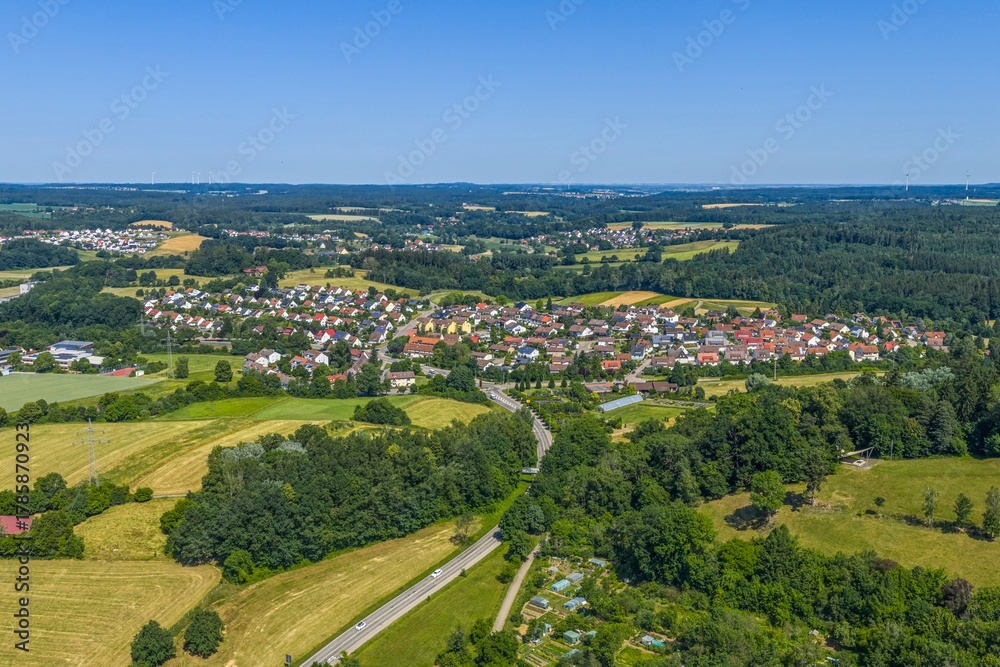 Obraz premium Herrlicher Sommertag im Jagsttal rund um Ellwangen-Schönenberg in der Region Ostwürttemberg