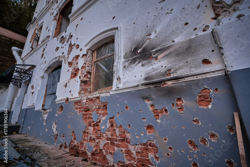 Obraz na plátně Sviatohirsk Lavra monastery after shelling, Donetsk region, Ukraine, October 202