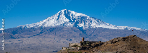 Panoramique du monastere de Khor Virap en Armenie avec le mont Ararat en arrière plan