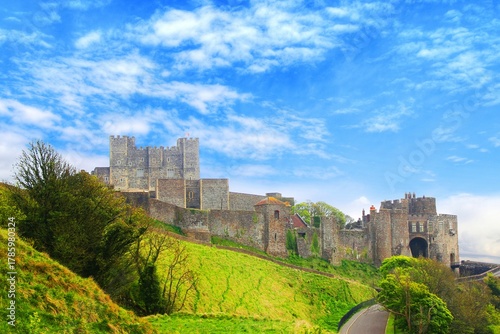Dover Castle, located in Kent, England, is one of the country’s most iconic and historically significant fortresses. It was founded in the 11th century.