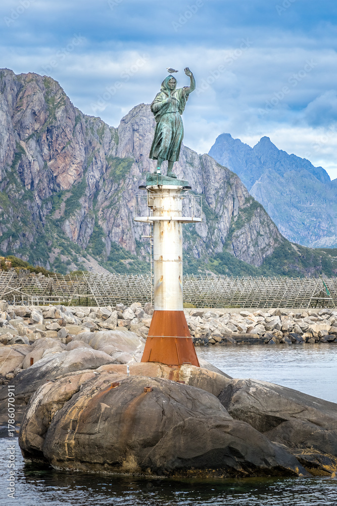 Fototapeta premium The sculpture of the fisherman's wife Fiskerkona on the Lofoten islands