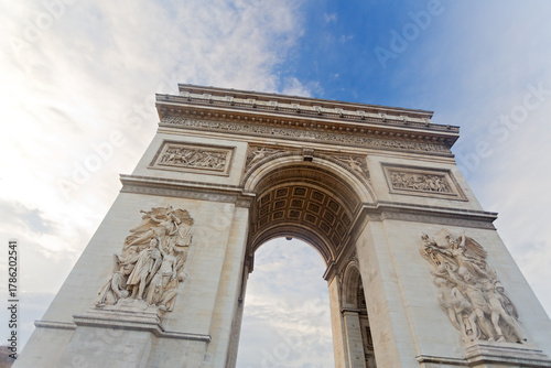 Panoramic view of Arc de Triomphe de l’Étoile in Paris, France