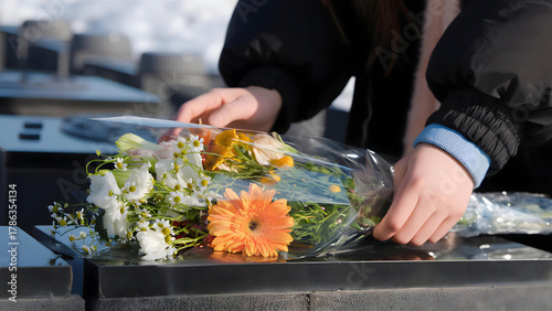 Sending flowers in memory of loved ones during Qingming Festival