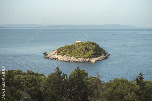 Fototapeta Naklejka Na Ścianę i Meble -  view of the coast in Vis, Croatia