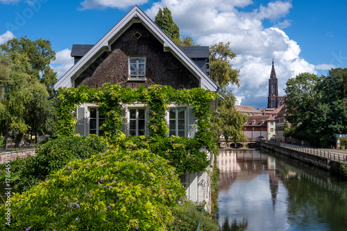 La cathédrale de Strasbourg vue de la Petite-France (Alsace, France)